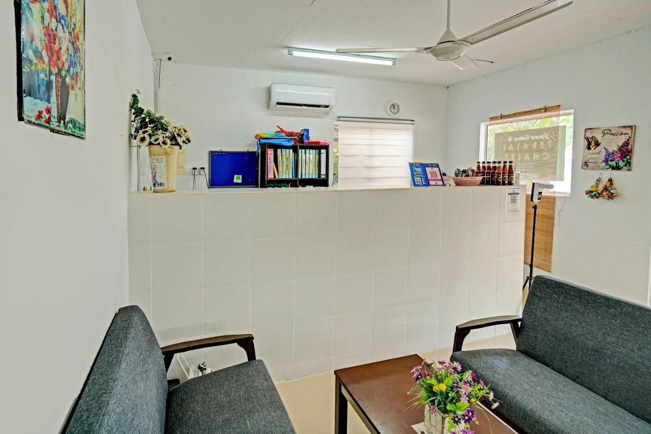 Capital O 90423 Teratai Chalet Hotel Kampong Raja Ngoại thất bức ảnh